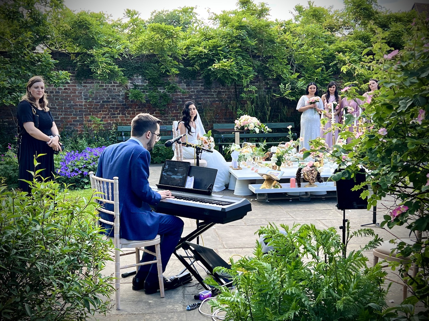 Groom Pianist