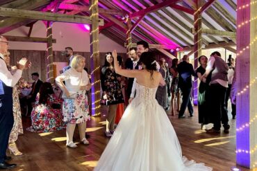 Why Guests Remember the Drinks Reception More Than the Evening Party