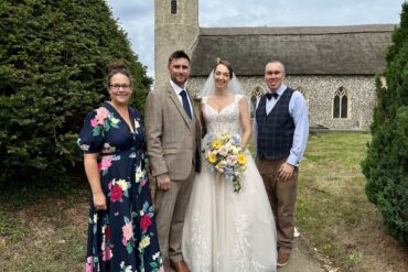The Benefits of Professional Musicians at your Wedding over those who rely on backing tracks.