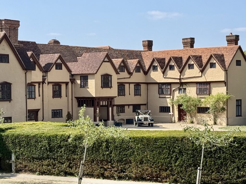 The main house with wedding car at Ufton Court