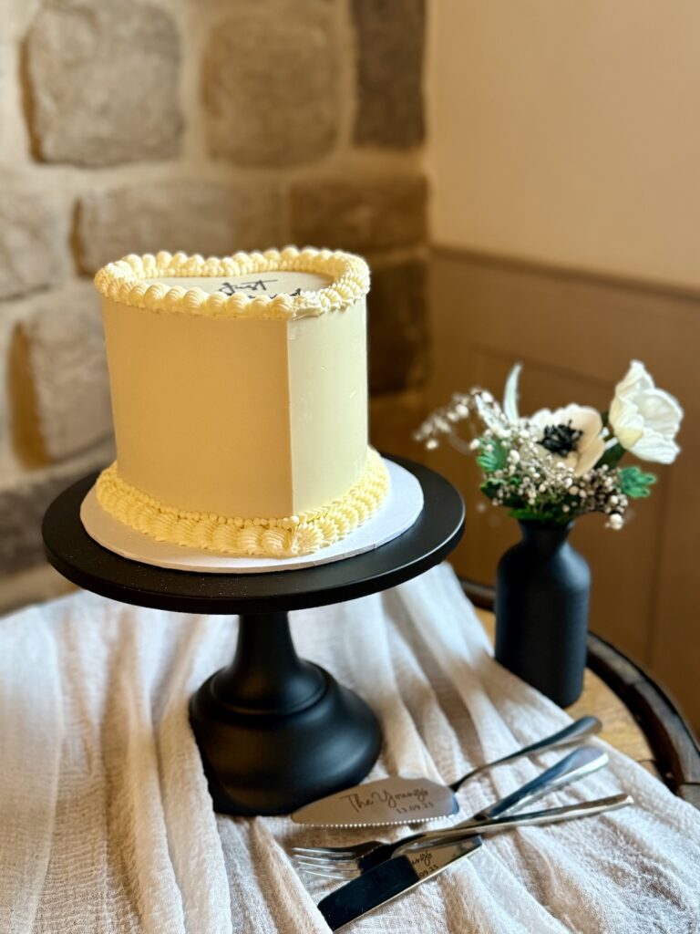 Wedding cake at Stretton Manor Barns