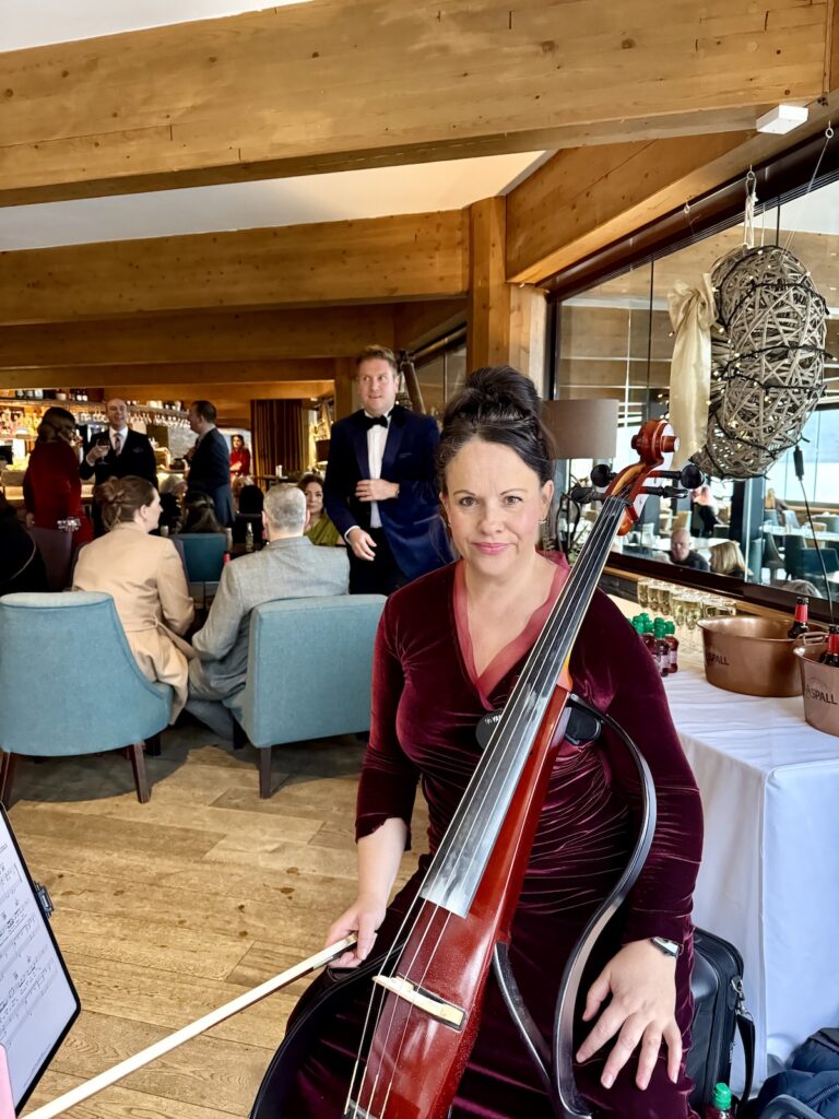 Relaxed daytime wedding music during drinks reception in Scotland