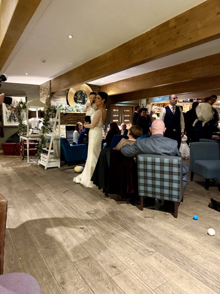 December wedding at The Lodge on Loch Lomond with live musicians