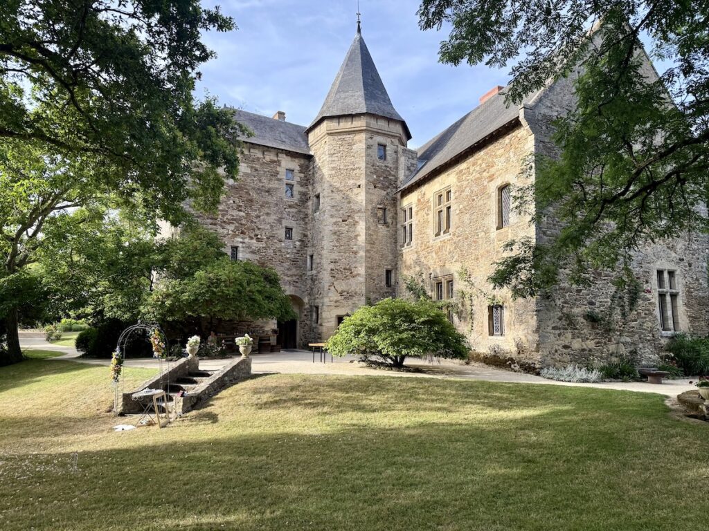 Château de Chanzé wedding venue in the Loire Valley, France.