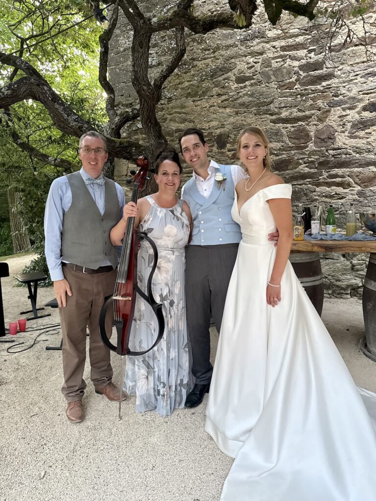 Live music during the drinks reception at Château de Chanzé in the Loire Valley.