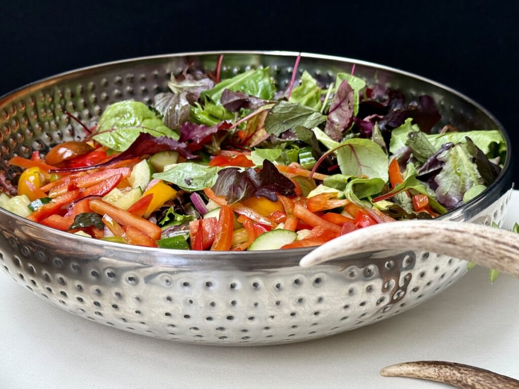 Salad bowl with music by JAM Duo at Strathpeffer Pavilion in Scotland