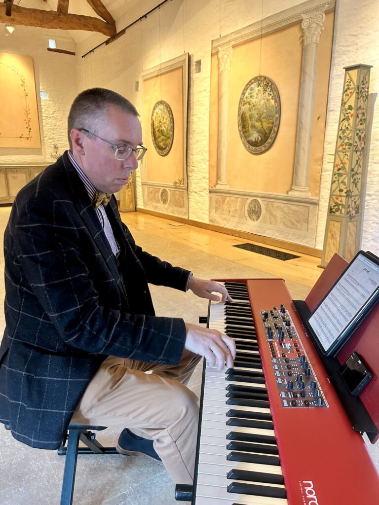 Jules Addison Pianist and Keyboard Player in the Cotswolds