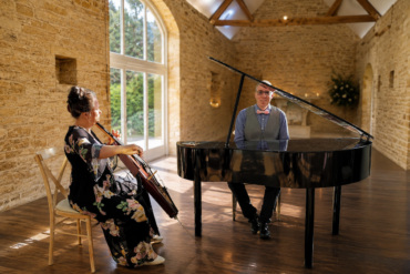 Should You Have Live Music for the Drinks Reception?
