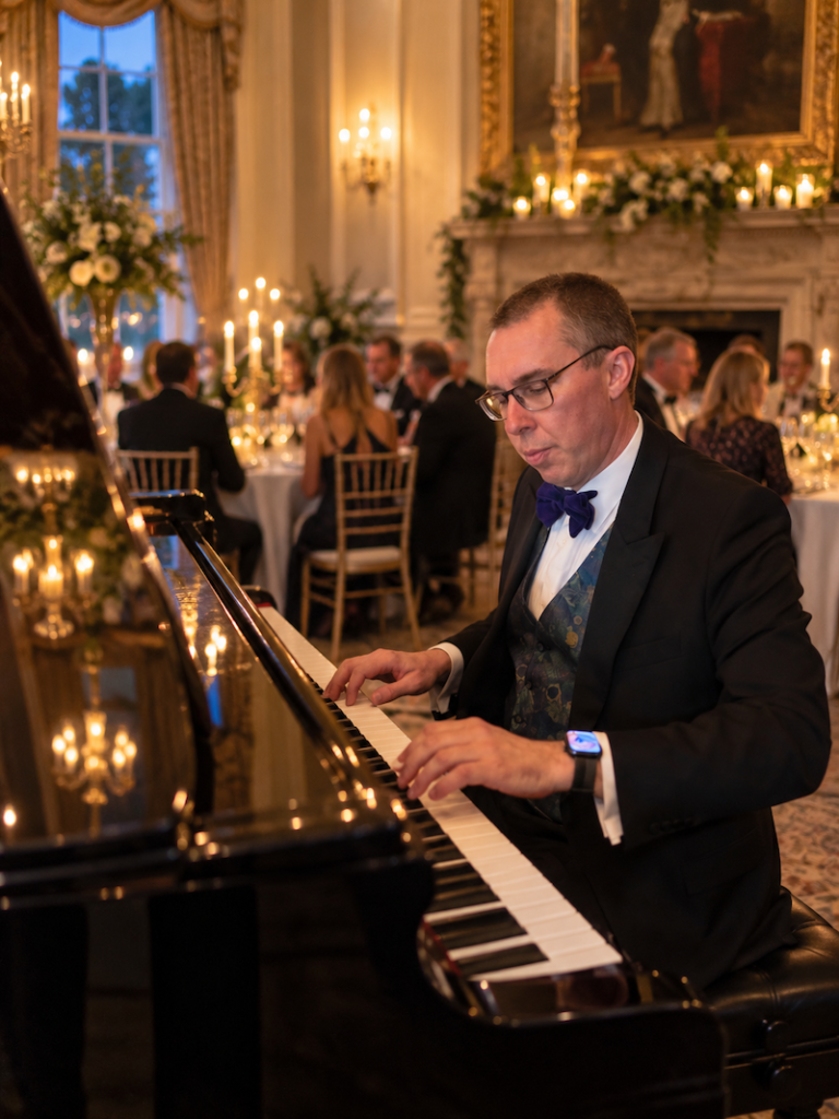 Jules Addison Events and Corporate business pianist and piano player in the UK